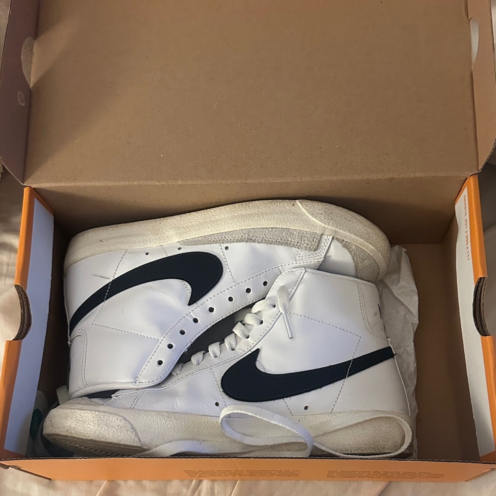 women’s nike blazers size 8